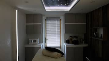 Sauna, Körperbehandlungen, Ganzkörperwickelbehandlung, Körperpeelings