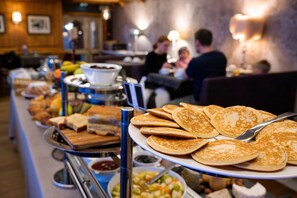 Der serveres morgenmad