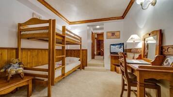 Family Room | In-room safe, desk, free WiFi
