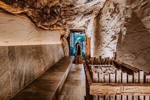 Couples treatment rooms, sauna, hot tub, steam room, body treatments - Hotel Bergschlössl (Luson)