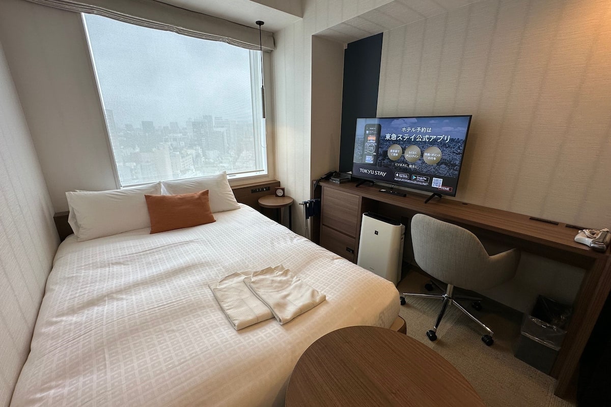 1 bedroom, premium bedding, in-room safe, desk