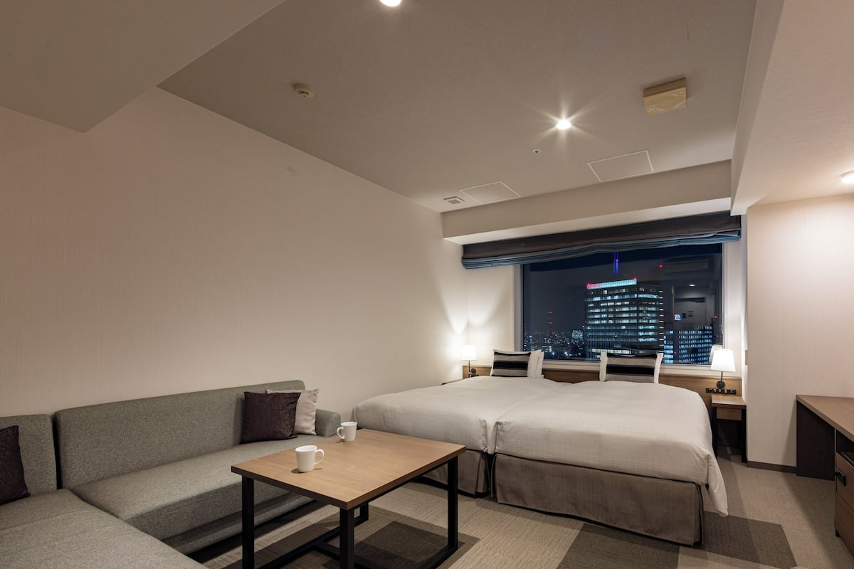 1 bedroom, premium bedding, in-room safe, desk