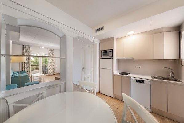Full-size fridge, microwave, stovetop, cookware/dishes/utensils