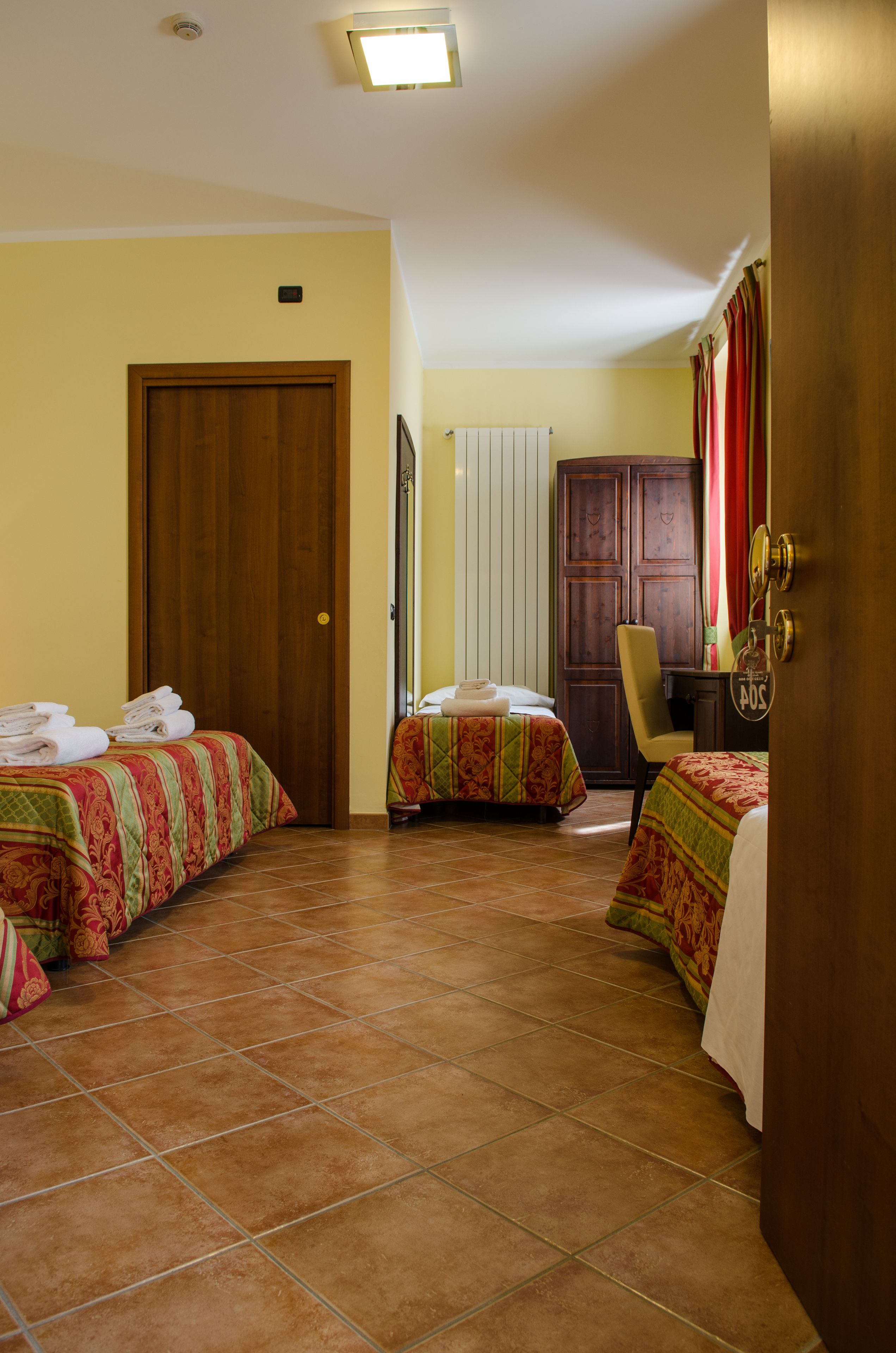 superior quadruple room | minibar, in-room safe, desk, free wifi