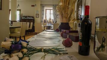 Servizio di colazione, pranzo, cena e brunch