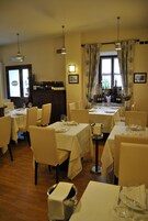 Breakfast, lunch, dinner served; Mediterranean cuisine 