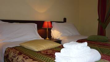 Minibar, Zimmersafe, Schreibtisch, kostenloses WLAN