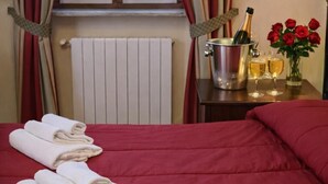Dobbelt- eller tomannsrom – classic | Minibar, safe på rommet, skrivebord og wi-fi (inkludert)