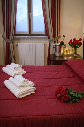 Klassieke kamer, 1 twee- of 2 eenpersoonsbedden | Een minibar, een kluis op de kamer, een bureau, gratis wifi