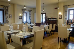 Frühstück, Mittagessen, Abendessen, mediterrane Küche 