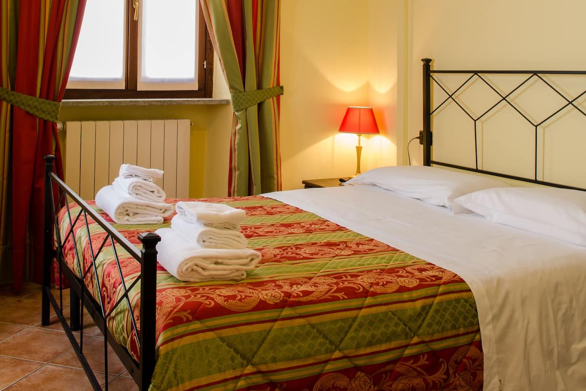 Klassieke kamer, 1 twee- of 2 eenpersoonsbedden | Een minibar, een kluis op de kamer, een bureau, gratis wifi