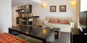 Pillowtop-Betten, Zimmersafe, Schreibtisch, Verdunkelungsvorhänge