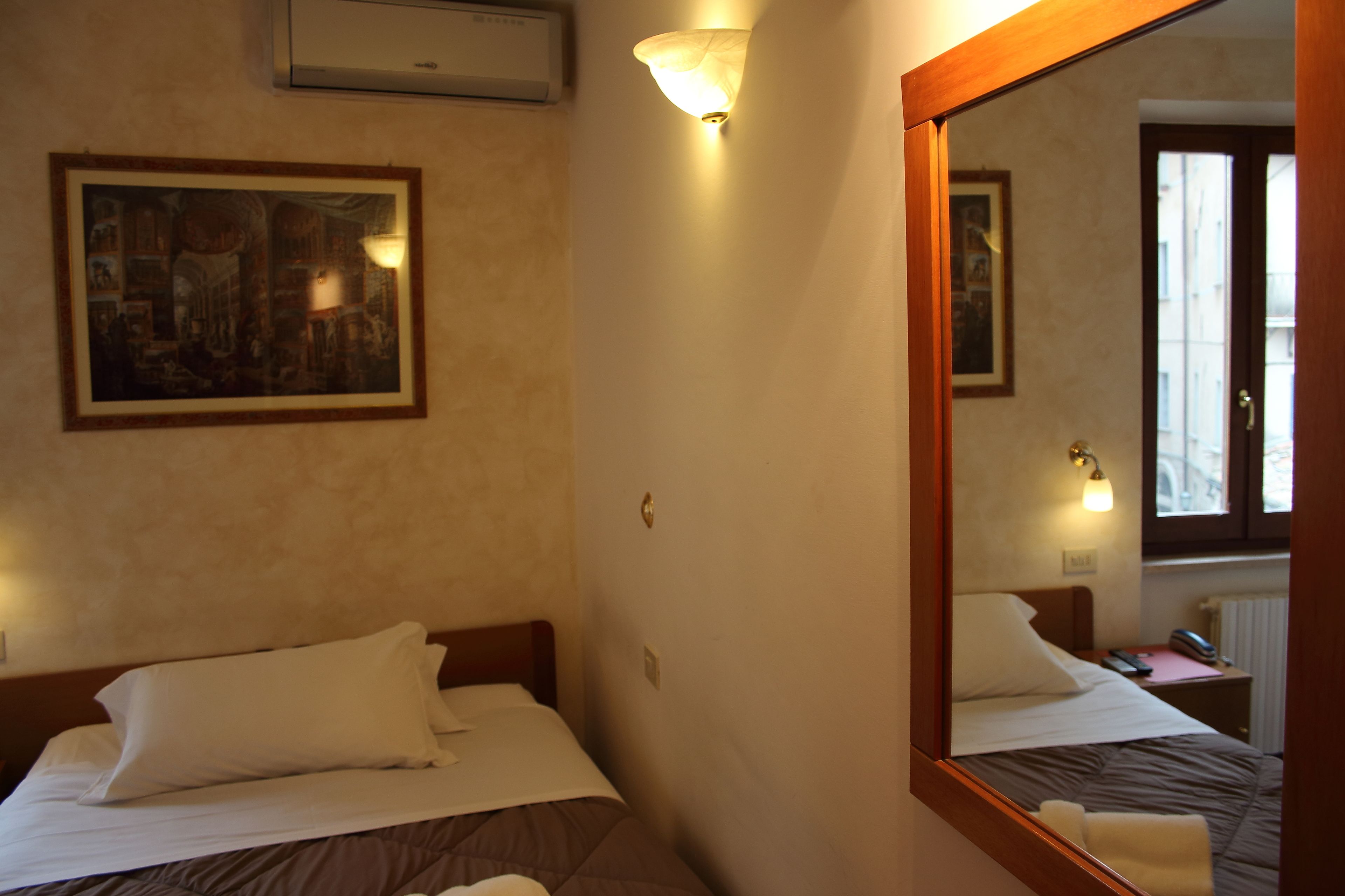 single room, 1 large single bed | minibar, in-room safe, individually furnished, desk