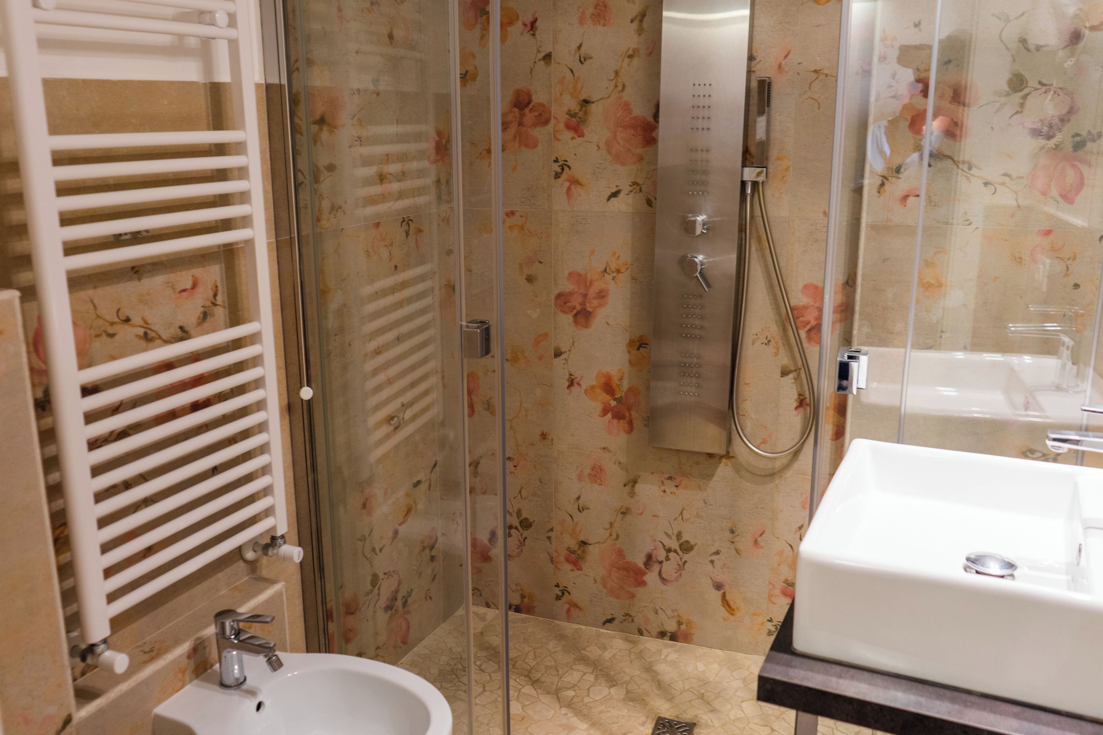 superior room | bathroom | free toiletries, hair dryer, bidet, towels