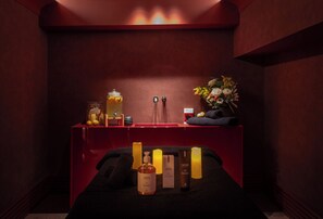 Couples treatment room(s), sauna, hot tub, steam room, body treatments
