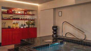 Couples treatment rooms, sauna, hot tub, steam room, body treatments