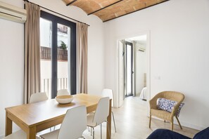 45-inch flat-screen TV with digital channels, TV, Netflix - BcnStop Parc Güell (Barcelona)