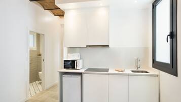 Apartment (6 - 8 pax) | Private kitchen | Mini-fridge, microwave, stovetop, coffee/tea maker