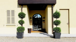 Property entrance - La Fermata Resort (Alessandria)