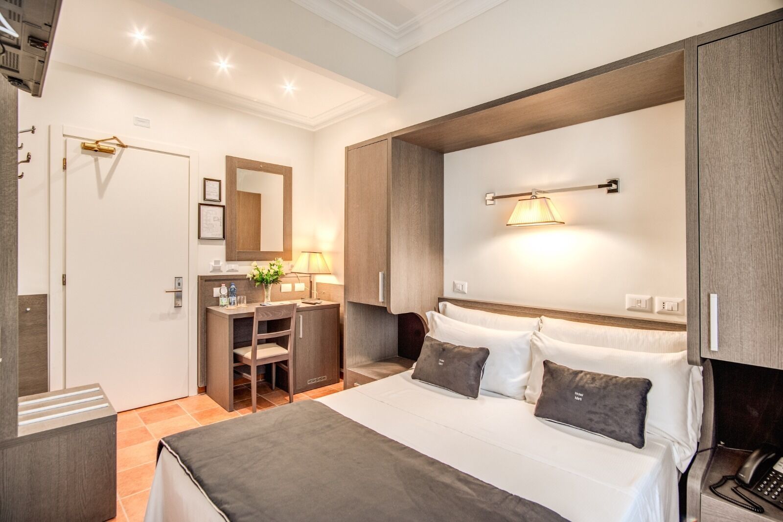 Economy Double Room | In-room safe, desk, soundproofing, free WiFi