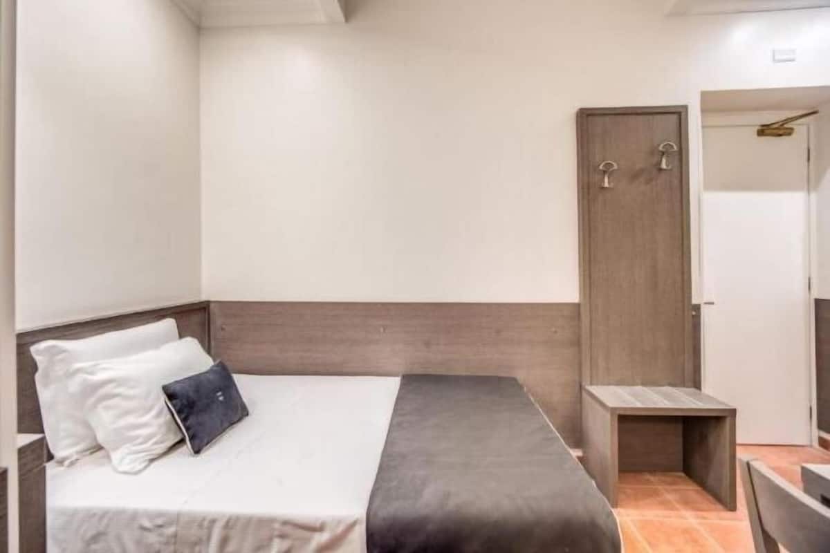 In-room safe, desk, soundproofing, free WiFi