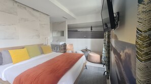 Superior Room, Balcony | Minibar, in-room safe, desk, soundproofing - Le Petit Trianon et Le Charme des Suites (Nice)