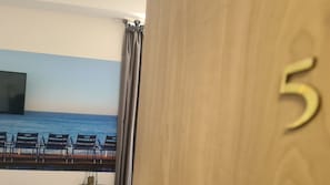 Deluxe Room | 1 bedroom, minibar, in-room safe, desk