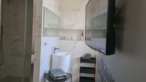 Premium Double | Bathroom | Shower, free toiletries, bidet, towels