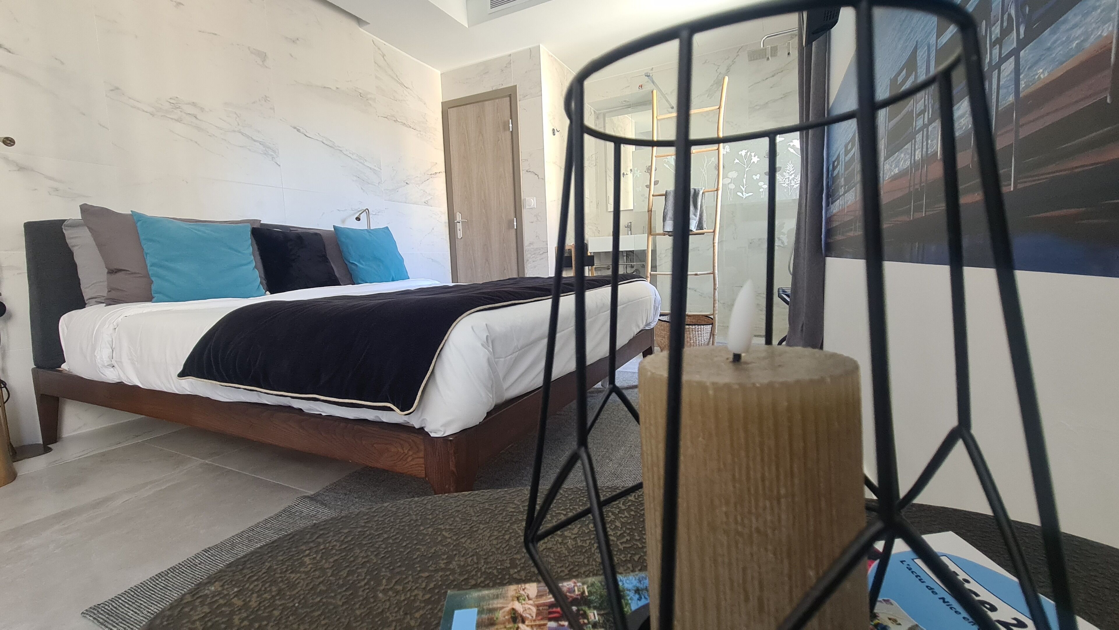 ห้องดีลักซ์ | มินิบาร์, ตู้นิรภัยในห้องพัก, โต๊ะทำงาน, ห้องเก็บเสียง