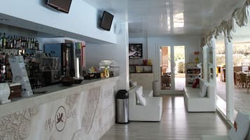 Bar à beira da piscina