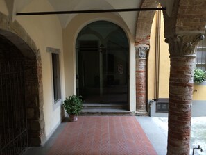 Property entrance - Casa Mario Lupo (Bergamo)