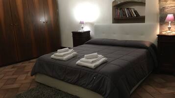 Doppia Basic, 1 camera da letto, bagno privato, al piano terra | 1 camera, lenzuola Frette, biancheria da letto di alta qualità