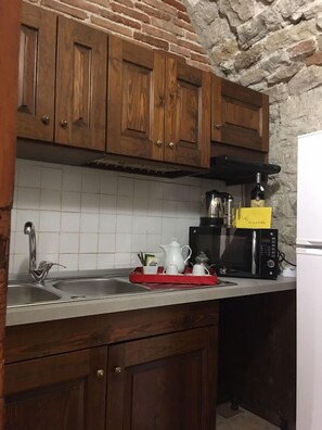 تناول الطعام داخل الغرفة