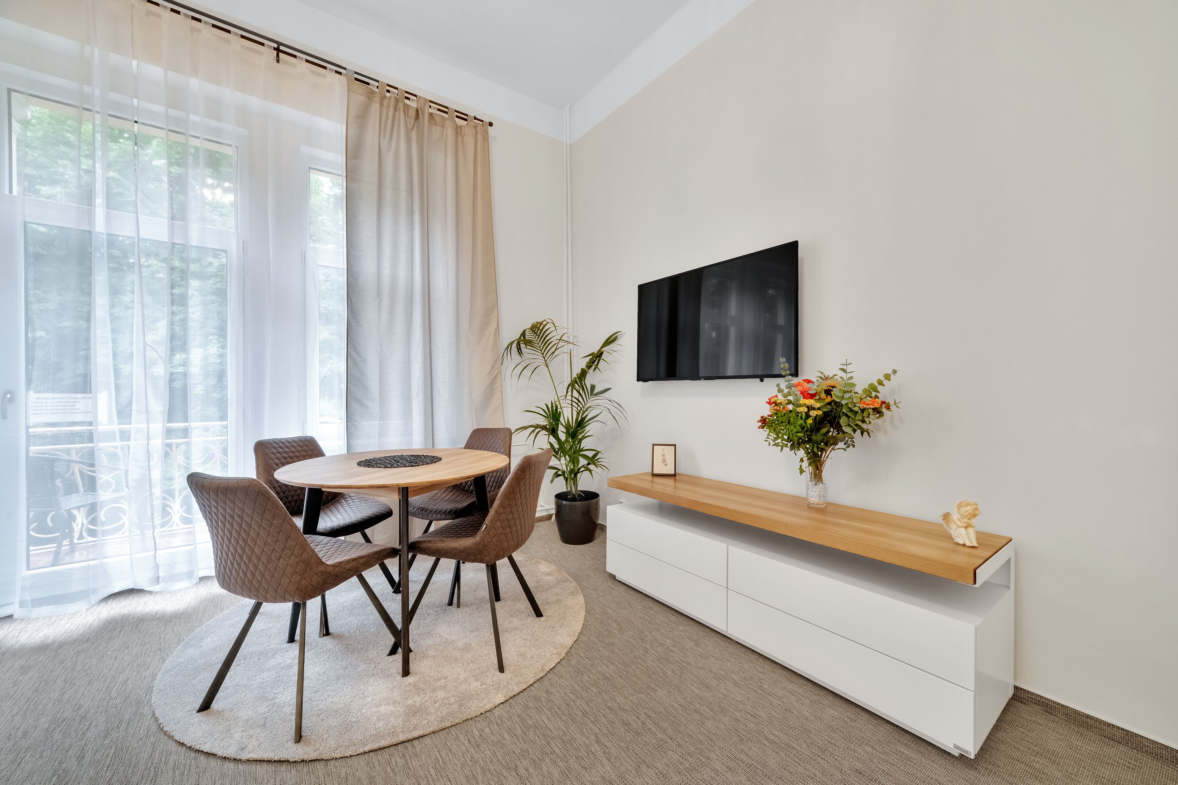 studio | living area