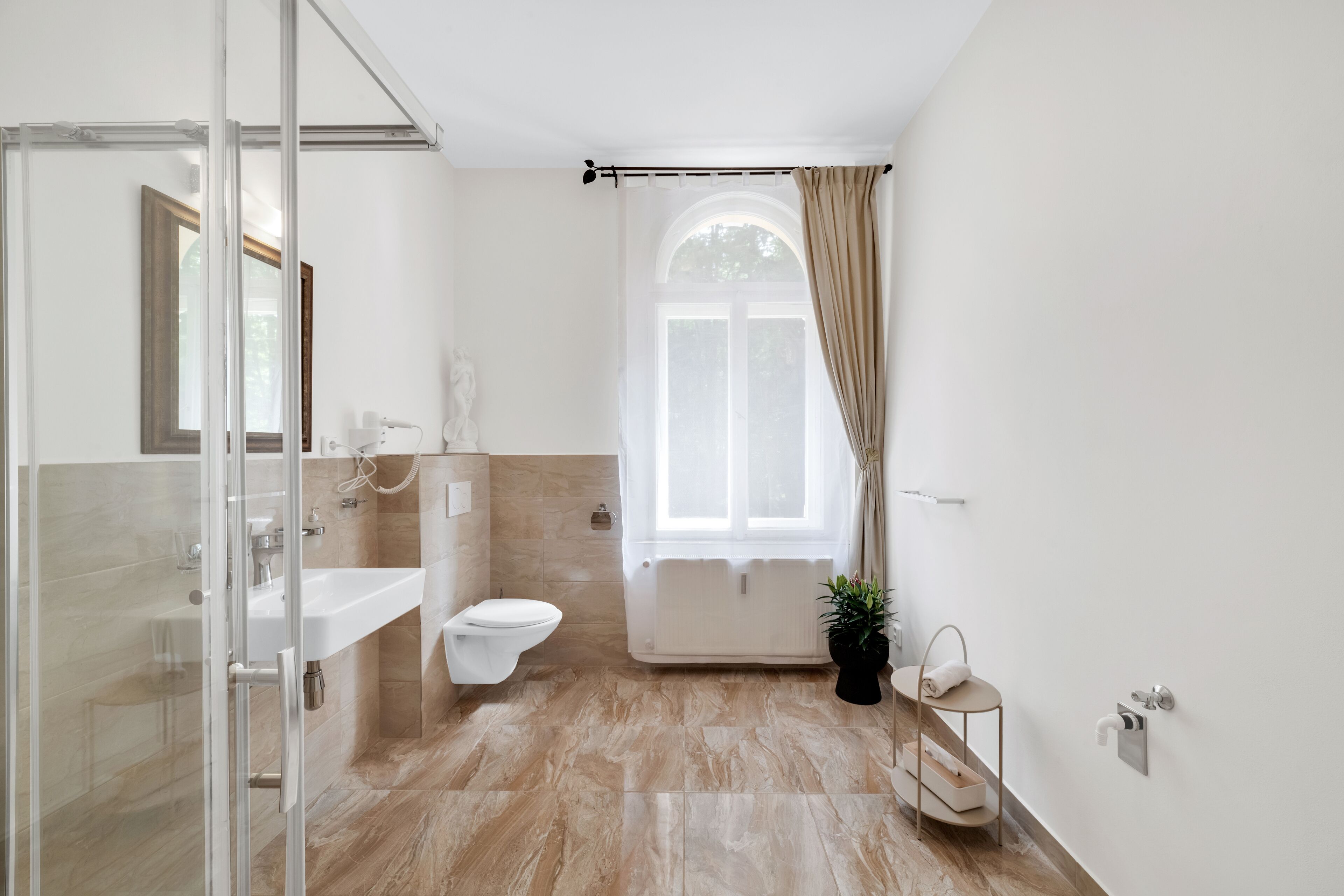 family room | bathroom | combined shower/bathtub, hair dryer, towels, soap