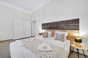 Coffres-forts dans les chambres, bureau, rideaux occultants