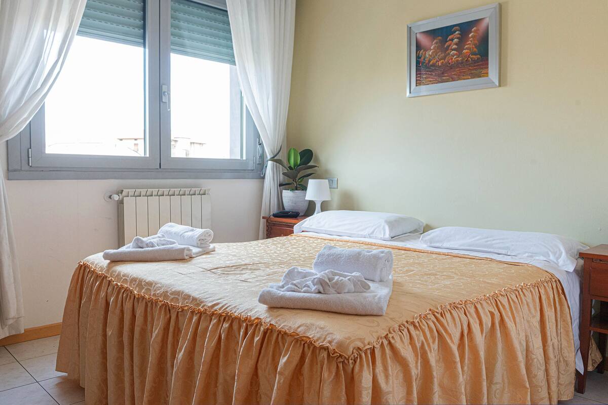 Basic-Apartment | Hochwertige Bettwaren, schallisolierte Zimmer, Bügeleisen/Bügelbrett