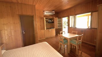 Studio - 1 dubbelsäng - pentry | Värdeförvaringsskåp på rummet, skrivbord, gratis wi-fi och sängkläder