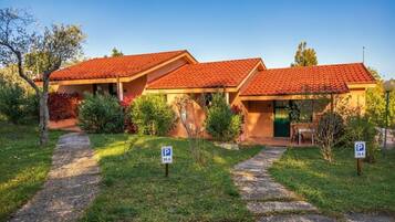 Doppia Superior, 1 letto matrimoniale, bagno in camera | Una cassaforte in camera, una scrivania, Wi-Fi gratuito, lenzuola