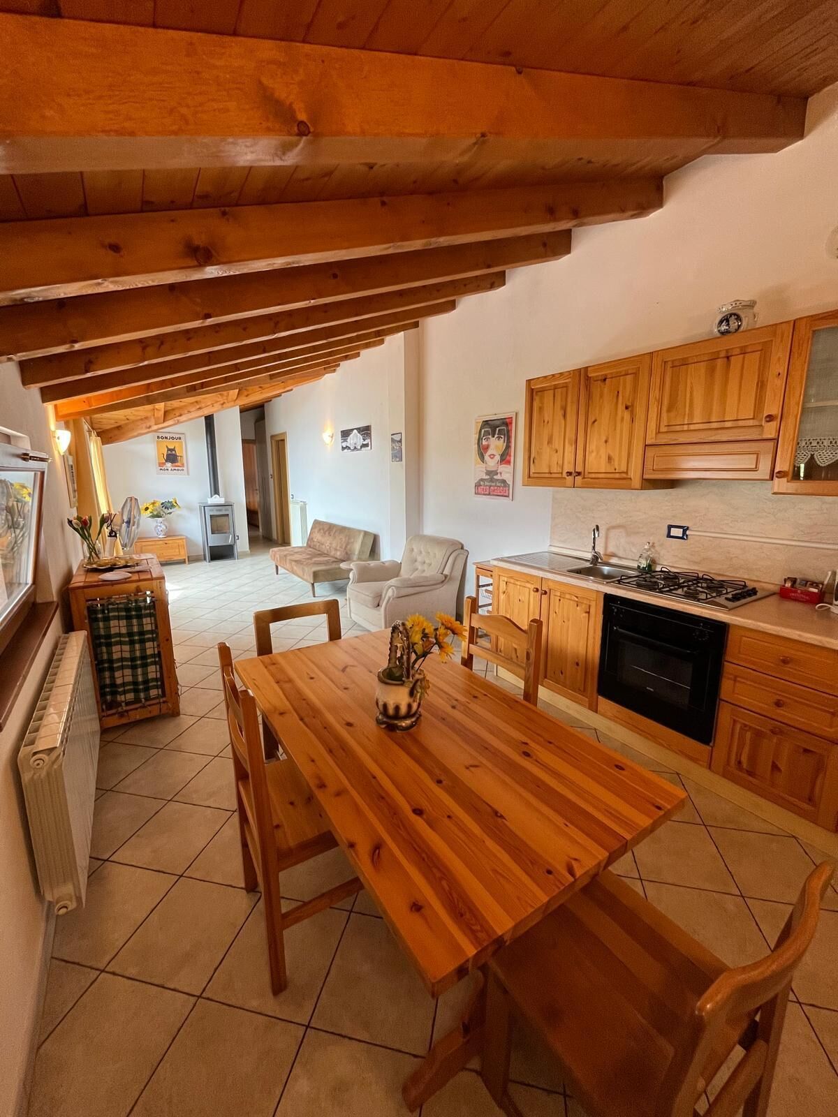 傳統公寓客房 | 羽絨被、書桌、免費無線上網