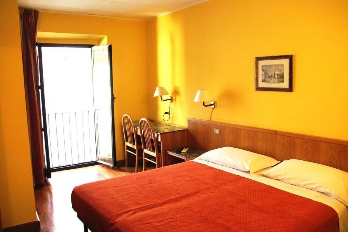 Down duvets, desk, laptop workspace, free WiFi