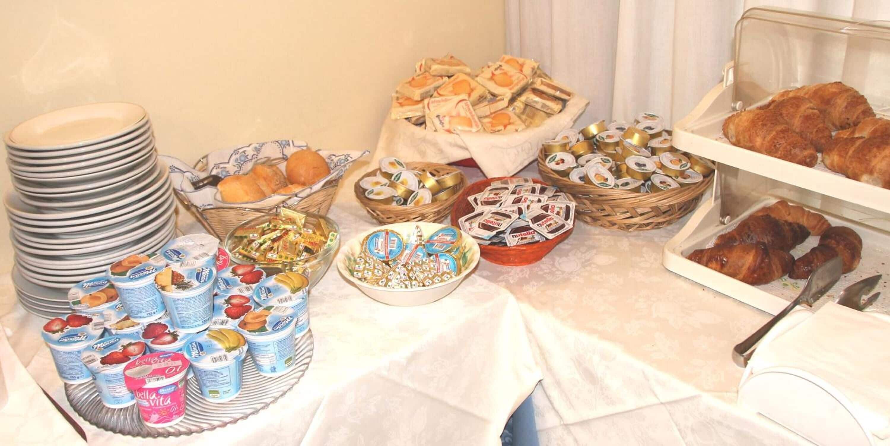 Colazione a buffet, servita tutte le mattine (5 EUR a persona) 