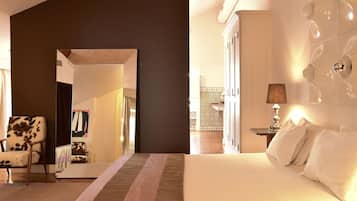 Luxe suite (Grand Torreao) | Een minibar, een kluis op de kamer, een bureau