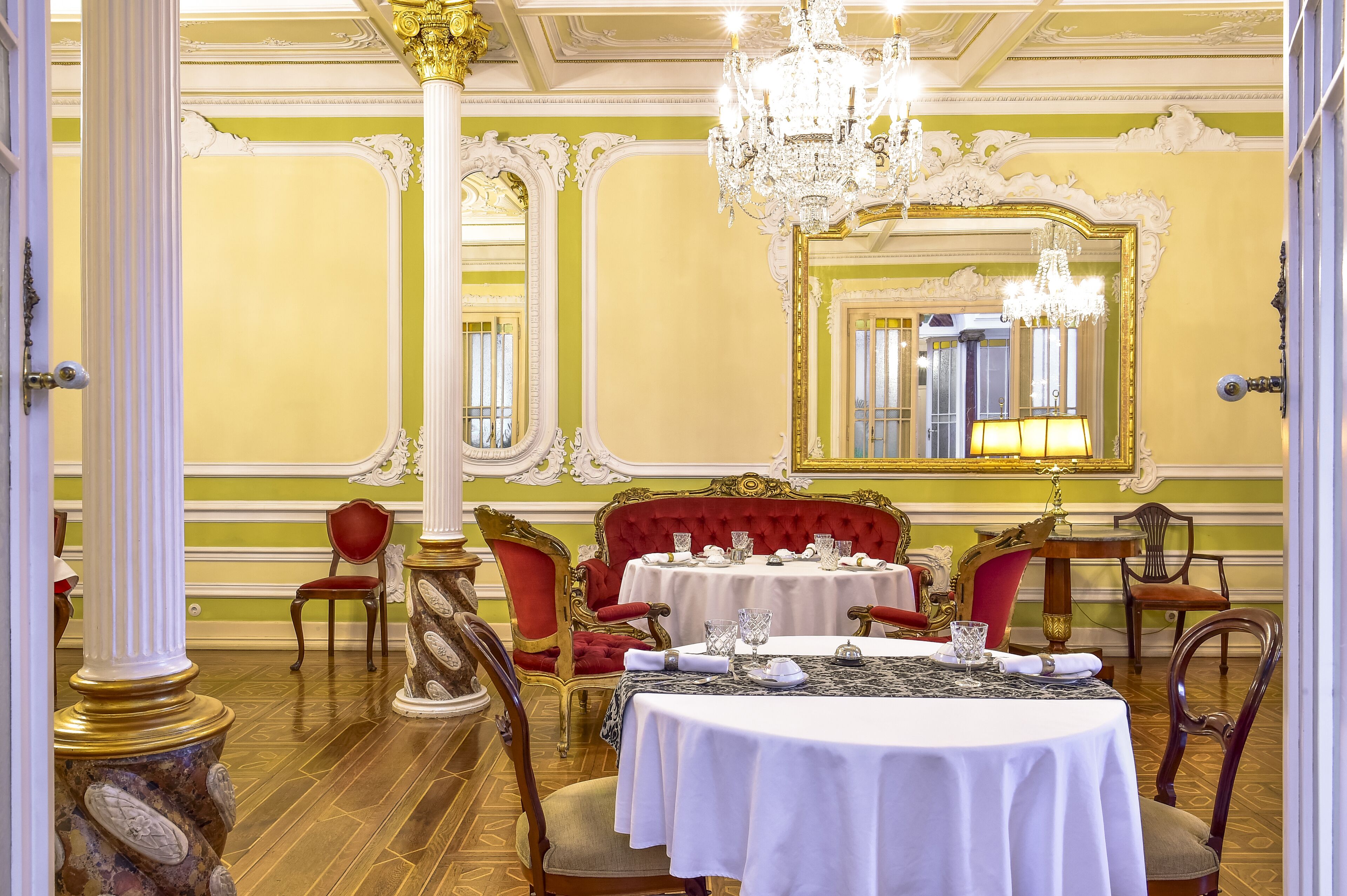 Desayuno continental (EUR 19 por persona) 