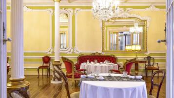 Café da manhã continental todos os dias (EUR 19 por pessoa)