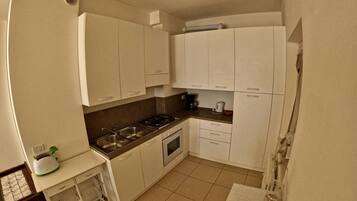Panoramic Penthouse | Private kitchen | Toaster, griddle, cookware/dishes/utensils, cleaning supplies