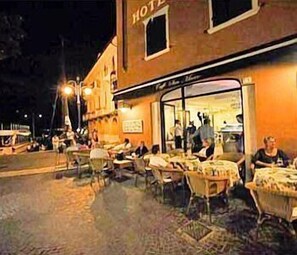 Outdoor dining - San Marco (Malcesine)