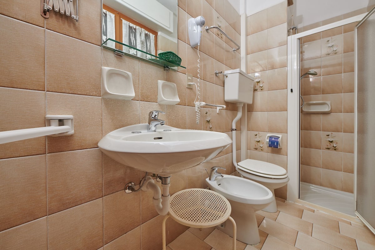 economy double room, 1 double or 2 single beds, balcony, garden view (lake view or mountain side) | bathroom | shower, free toiletries, hair dryer, bathrobes