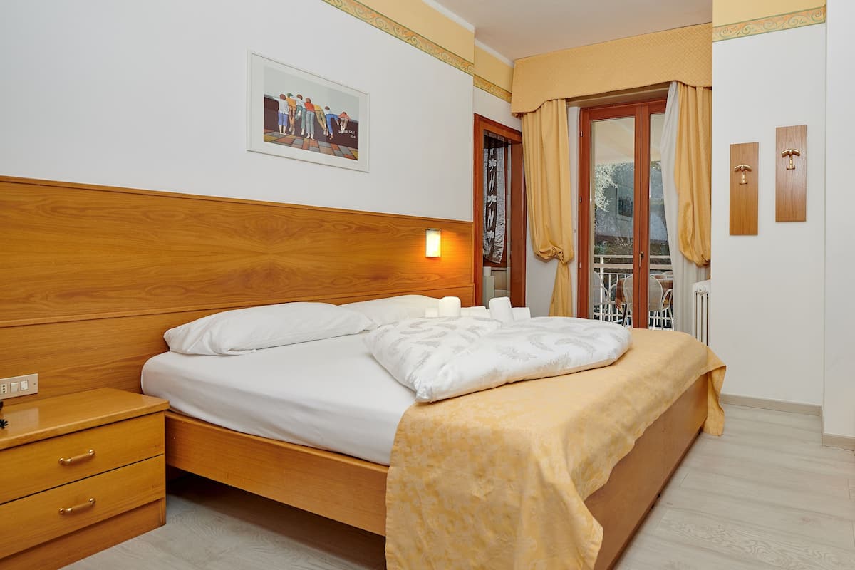 Luxe beddengoed, een minibar, een kluis op de kamer, een bureau