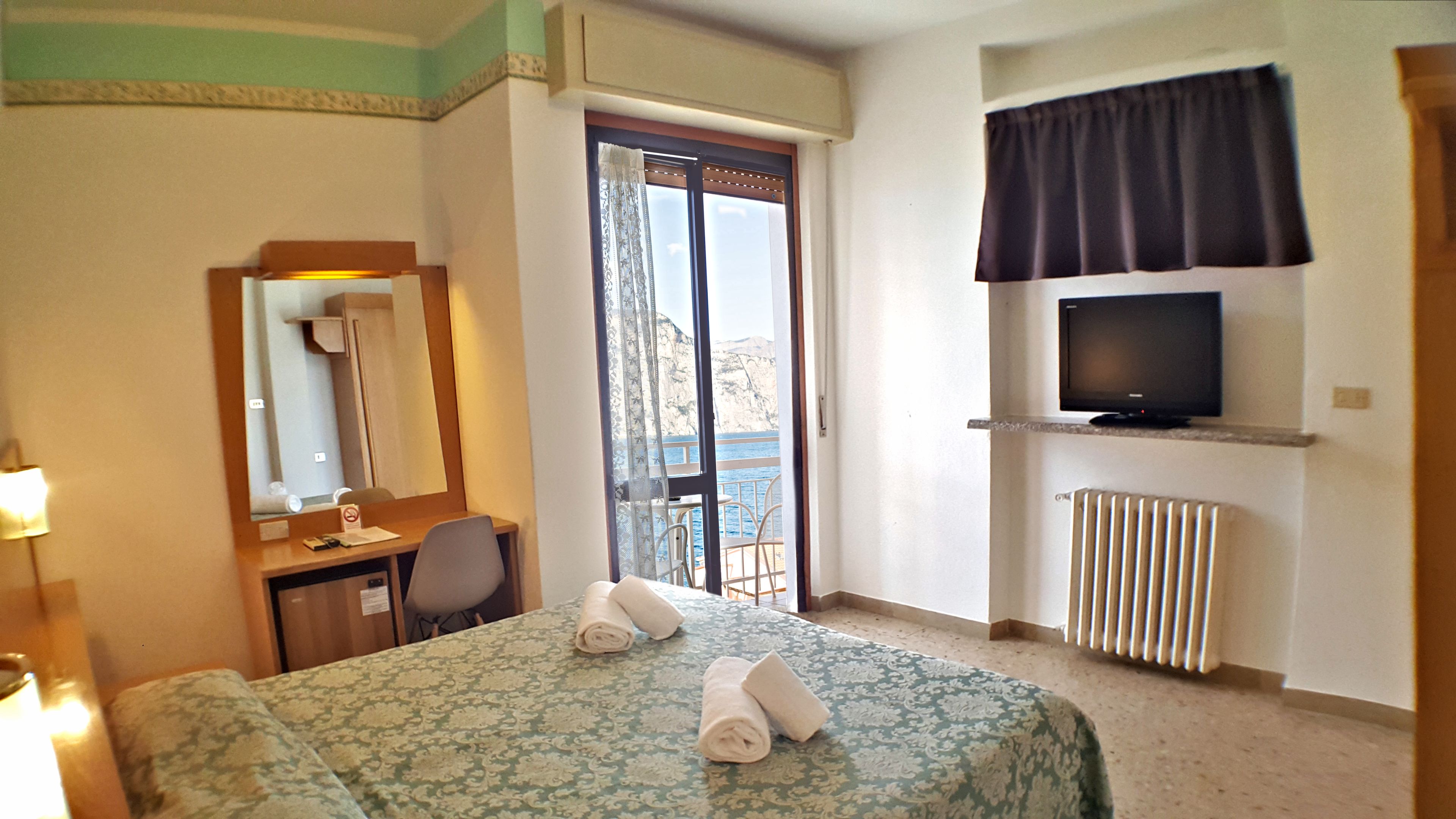 classic double room, 1 double or 2 single beds, balcony, lake view | premium bedding, minibar, in-room safe, desk